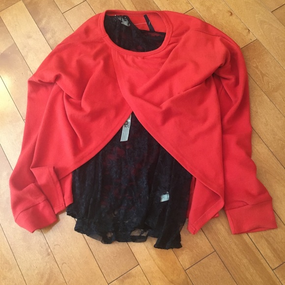 Top with Accent Pocket & Split in Back 🆕 - Picture 3 of 4